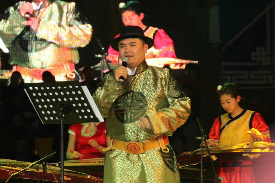 МУСТА Б.Пүрэвсүрэн хөгжлийн бэрхшээлтэй 30 хүнд тоглолтынхоо тасалбарыг бэлэглэлээ